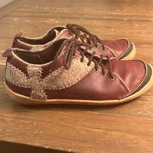 Womens size 10 Merrell brown leather and wool shoes
